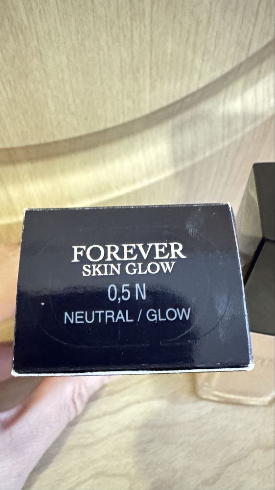 тональний Dior skin glow
