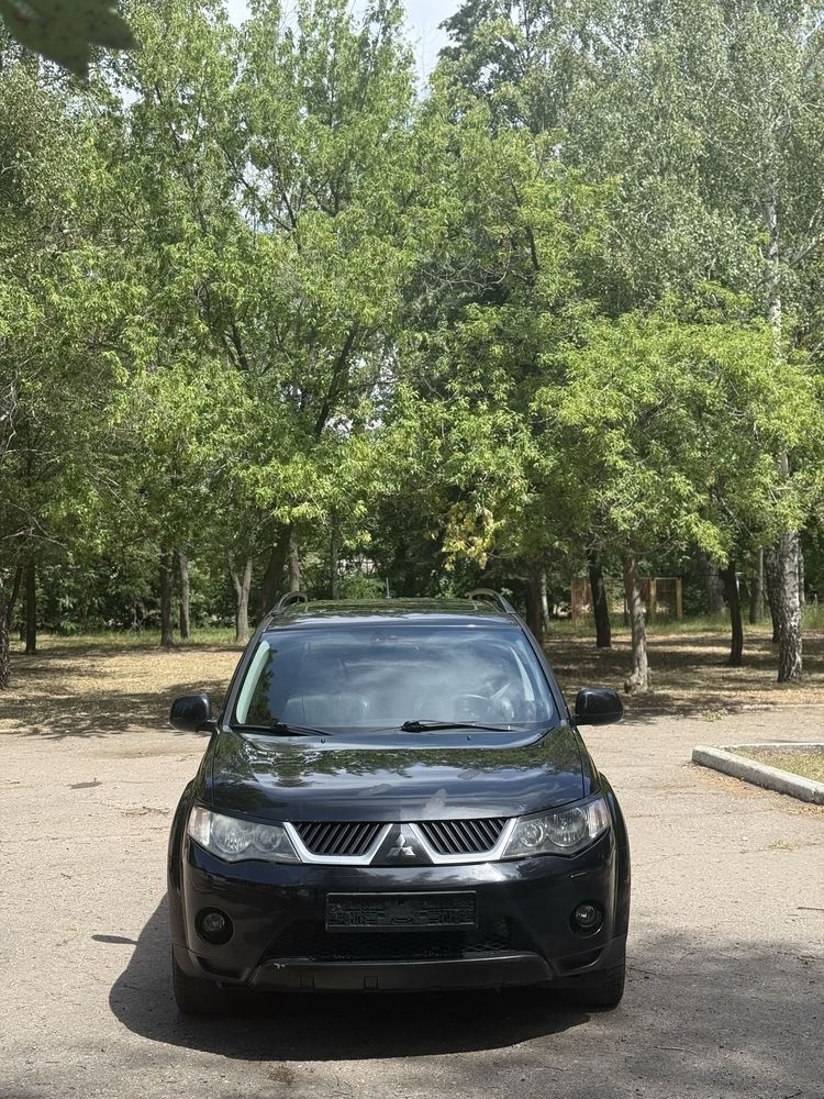 Мицубиси аутлэндер 2.2 Дизель полный привод