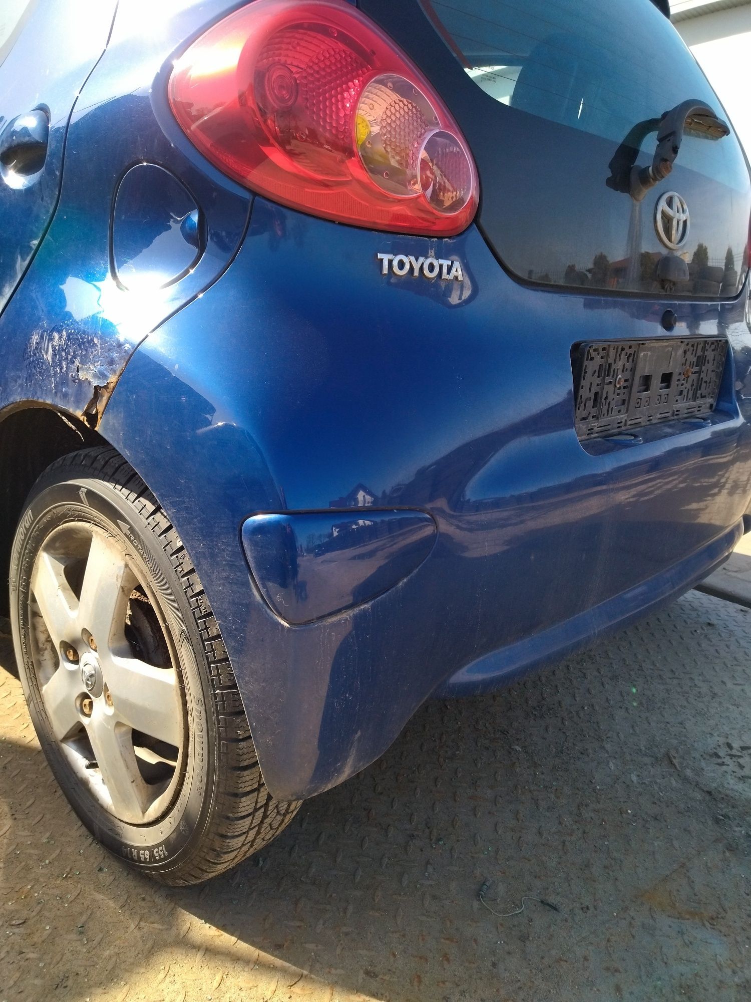 Toyota Aygo Zderzak Tył Tylny 8M6