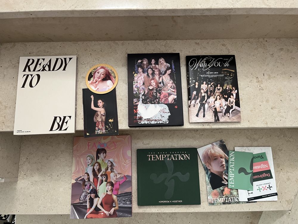 livros e abuns Kpop
