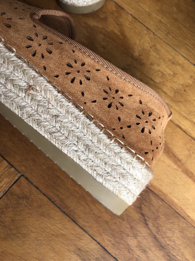 Ażurowe espadryle Deezee super stan