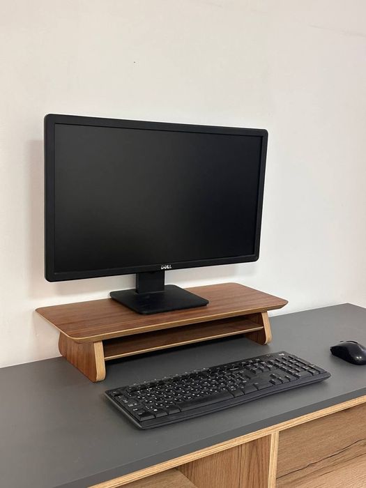 Дерев'яна підставка під монітор.