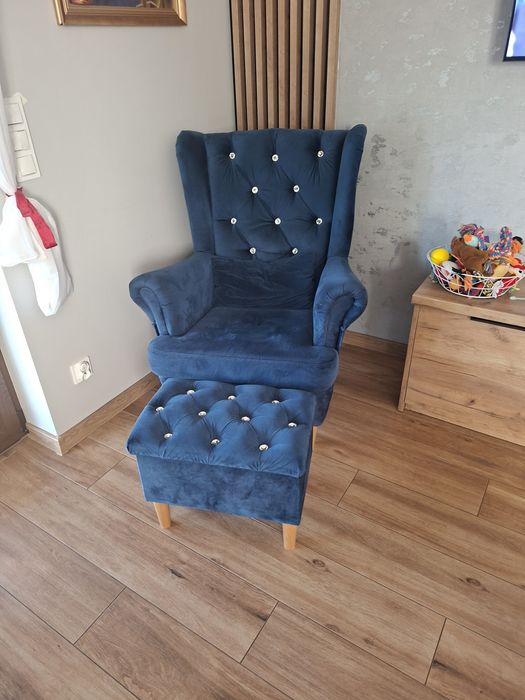 Fotel z podnóżkiem