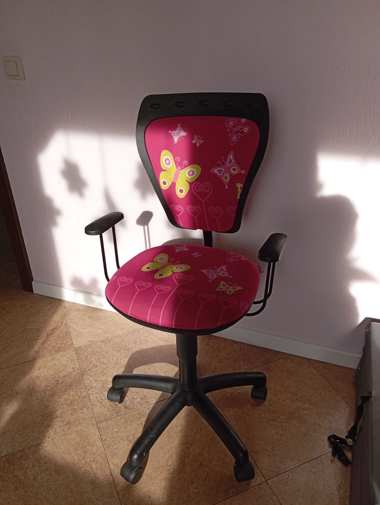 Krzesło obrotowe do biurka dla dziewczynki