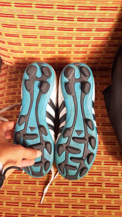 Chuteiras adidas semi novas muito pouco uso tamanho 37 , jogador Cacá