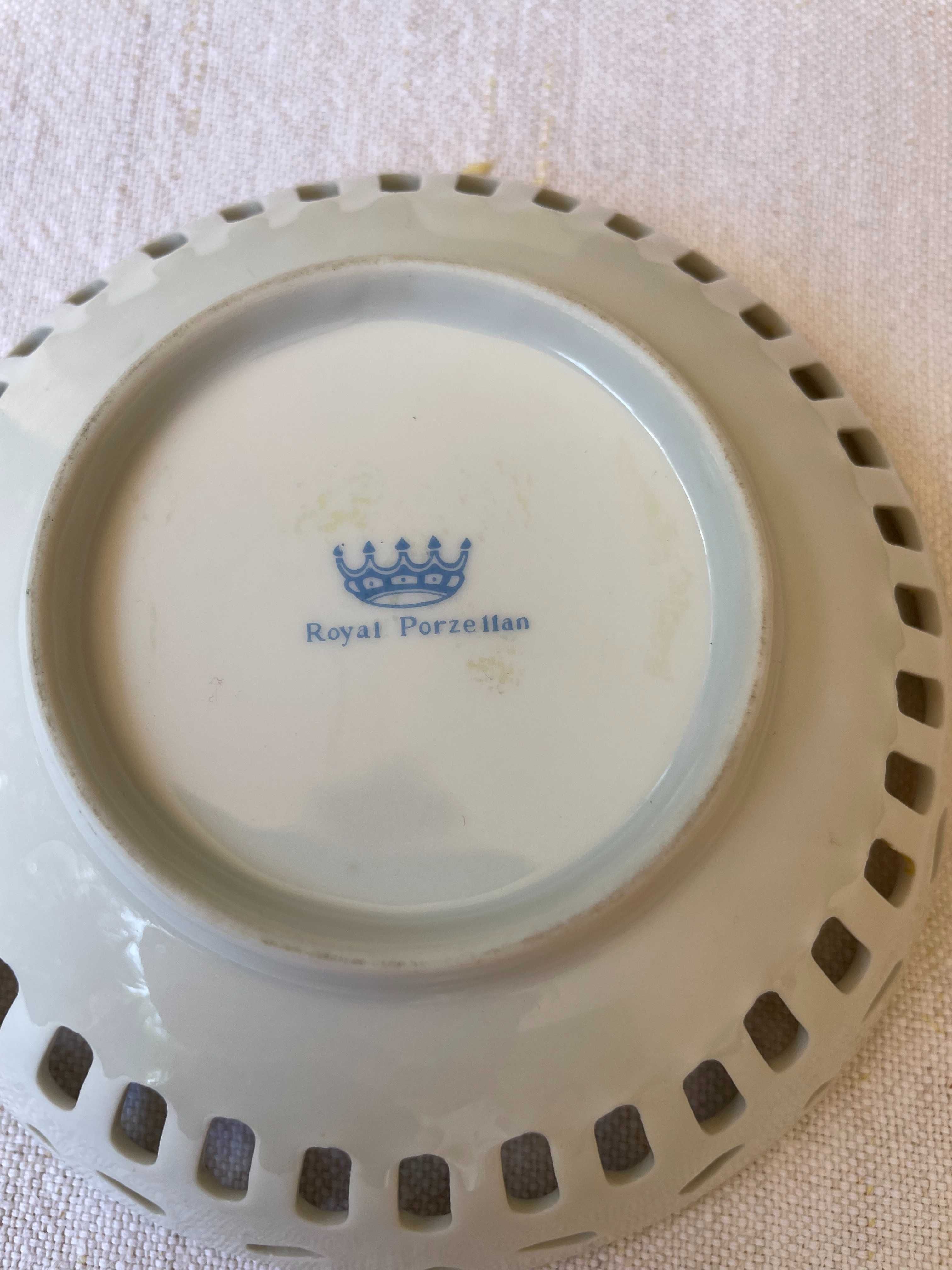 Talerzyki  porcelanowe koronka