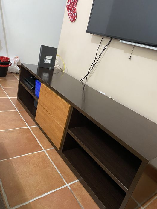 Rack e mesa de centro de sala