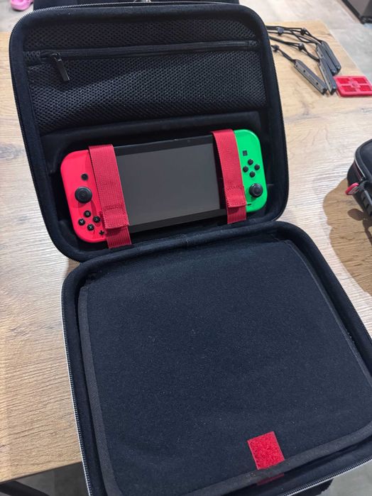 Konsola Nintendo Switch rozbudowany zestaw XXL 4x JoyCony + 4 gry