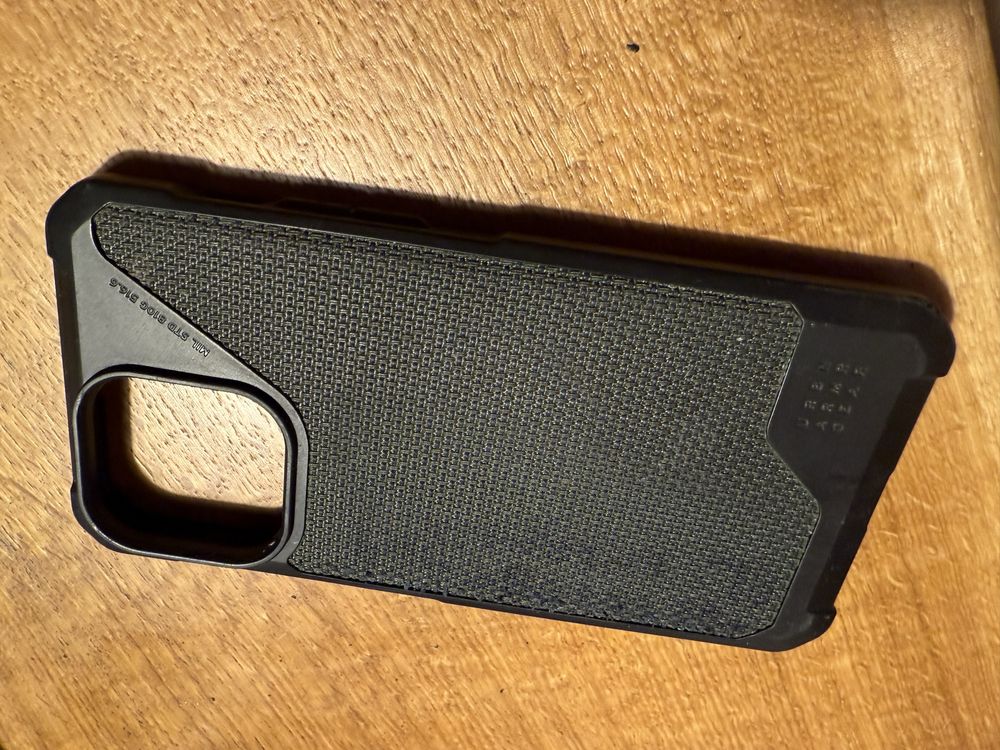 UAG Iphone 15 pro max case etui