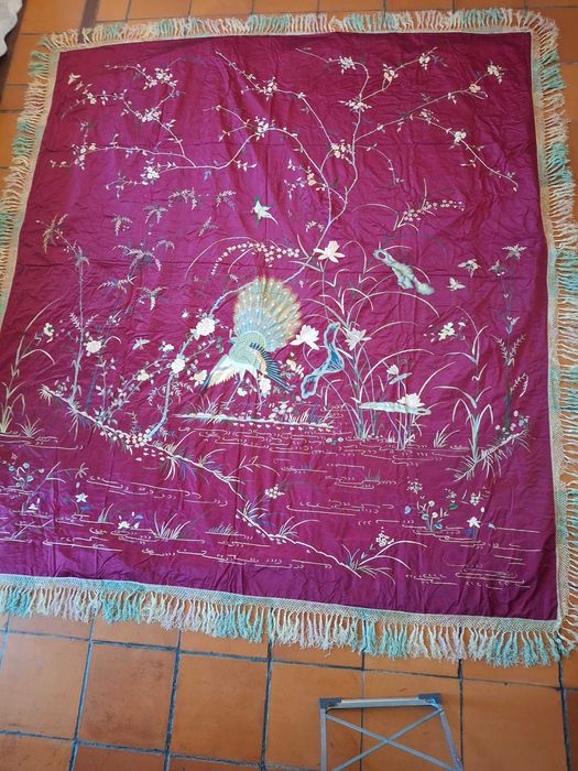 Conjunto Colcha chinesa antiga, 2 almofadões, 4 pendentes.