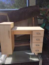 Małe biurko cztery szuflady