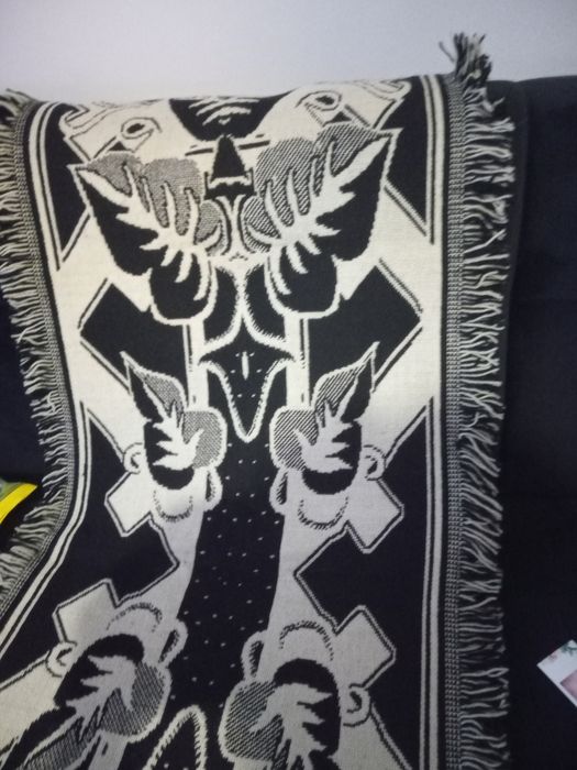 Bardzo ładna narzuta z welny na kanapę i dwa fotele na dwie strony