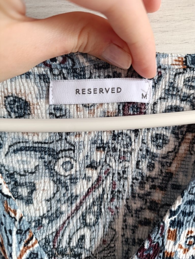 Piękna sukienka wyjściowa Reserved