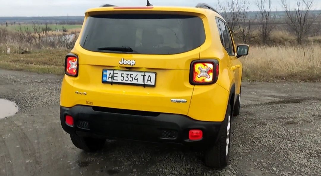 Jeep Renegade Latitude 2015 без ДТП газ/бензин 4х4 2.4л 190л/с