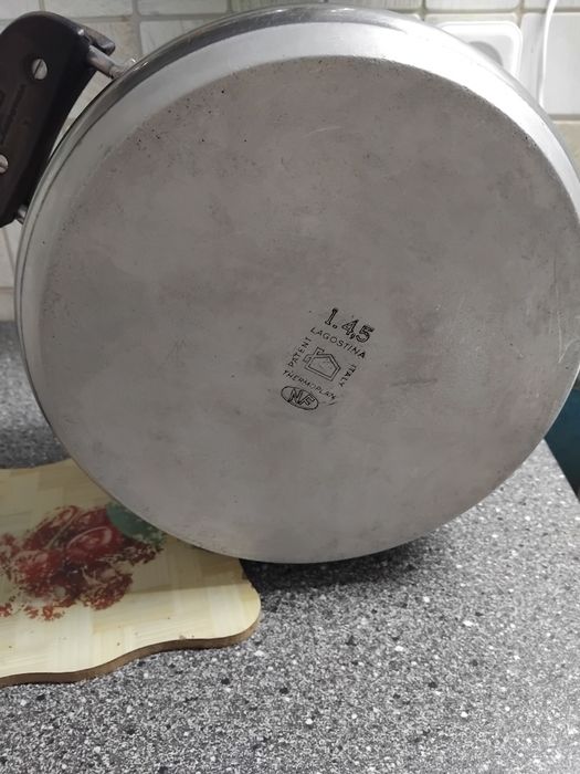 Продам скороварку 4, 5 л Италия