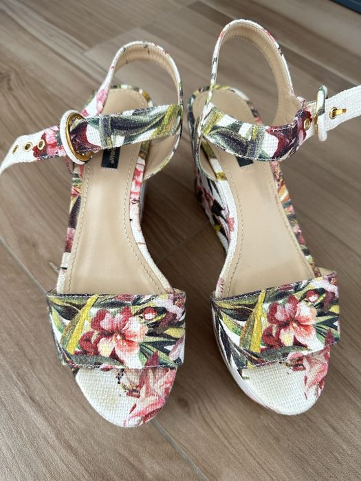 Босоніжки Dolce&Gabbana на платформі, 38р, тканина