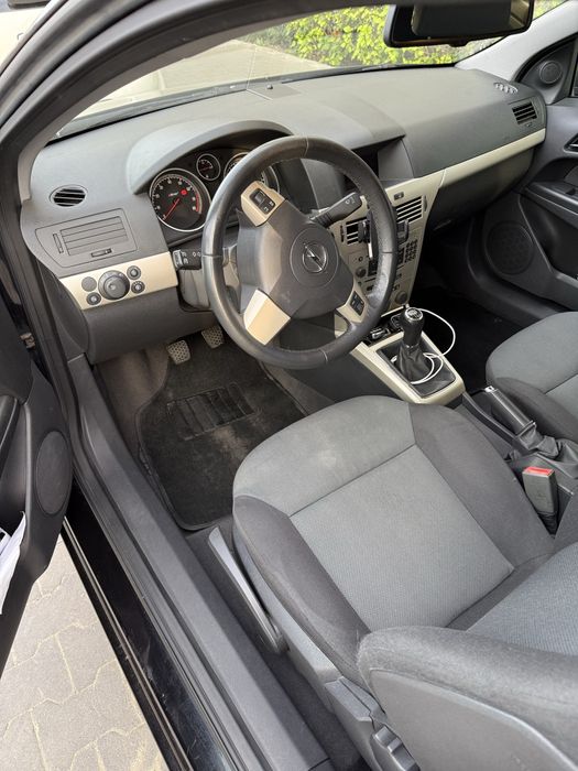 Opel astra GTC H 1.6 benzyna