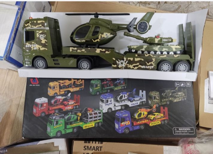 Набір машинок новий