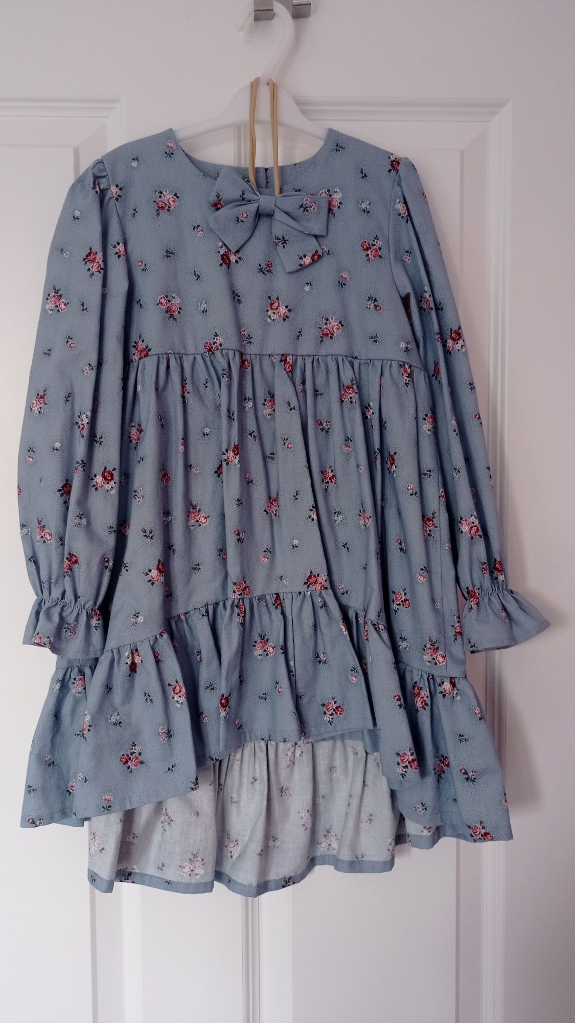 Sukienka błękitna w kwiaty ByKrawcowa 98 + opaska