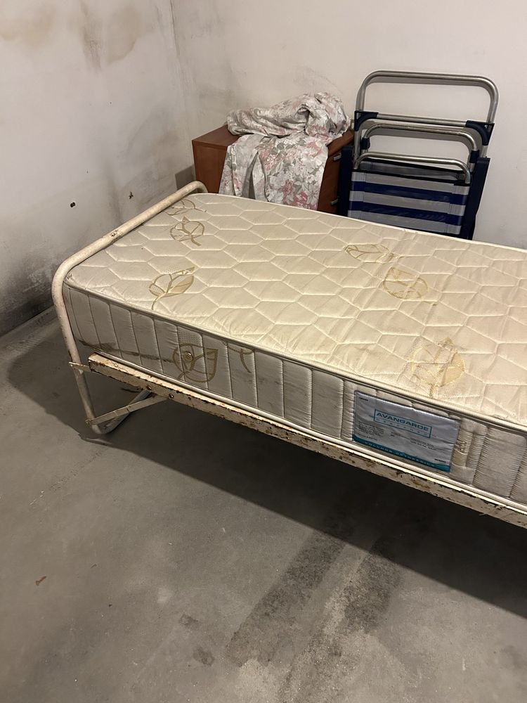 Cama de Solteiro em ferro