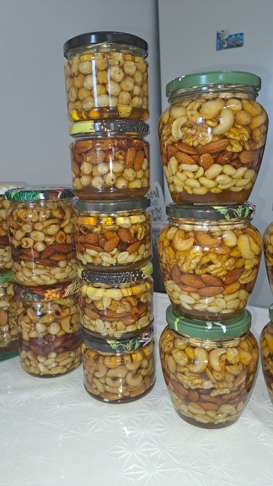 Мед  з горішками