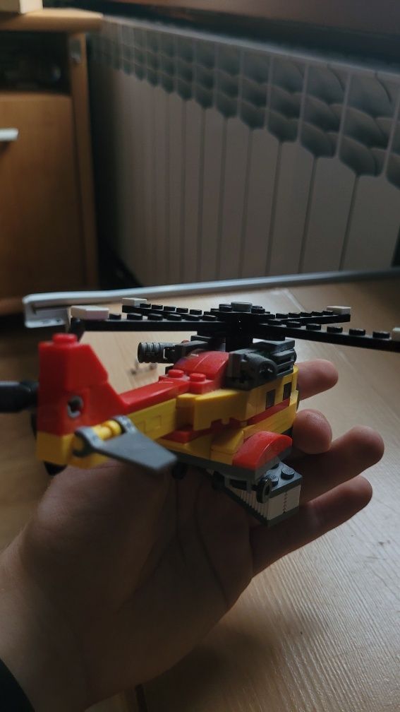 Helikopter Lego z zestawu Lego Creator 31029