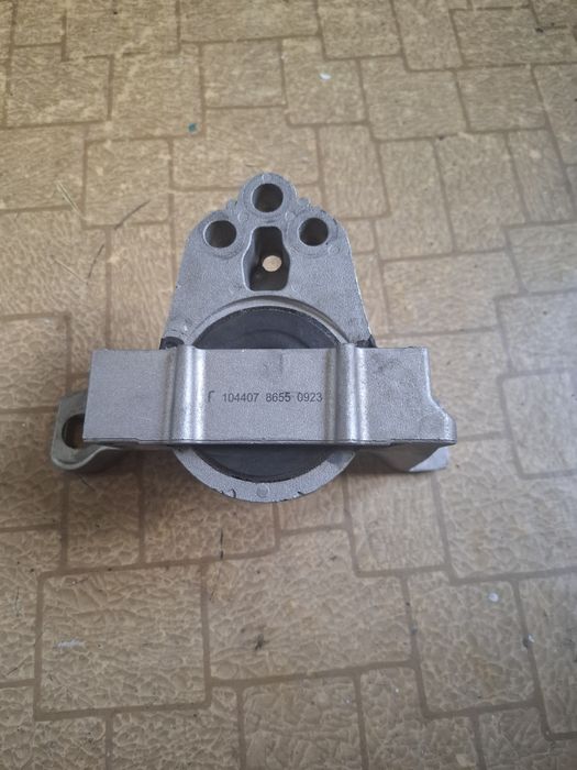 Подушка  двигателя форд фокус 3