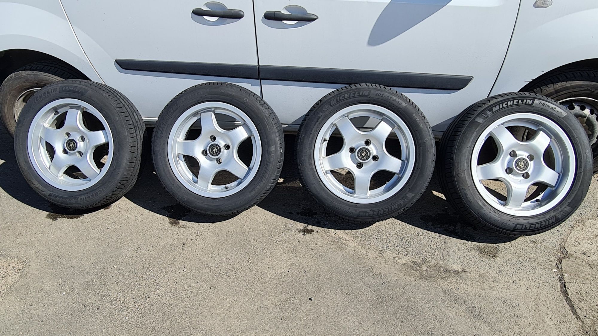 Felgi do Citroena z nowymi oponami Michelin Primacy 4 roz. 205/55 R16