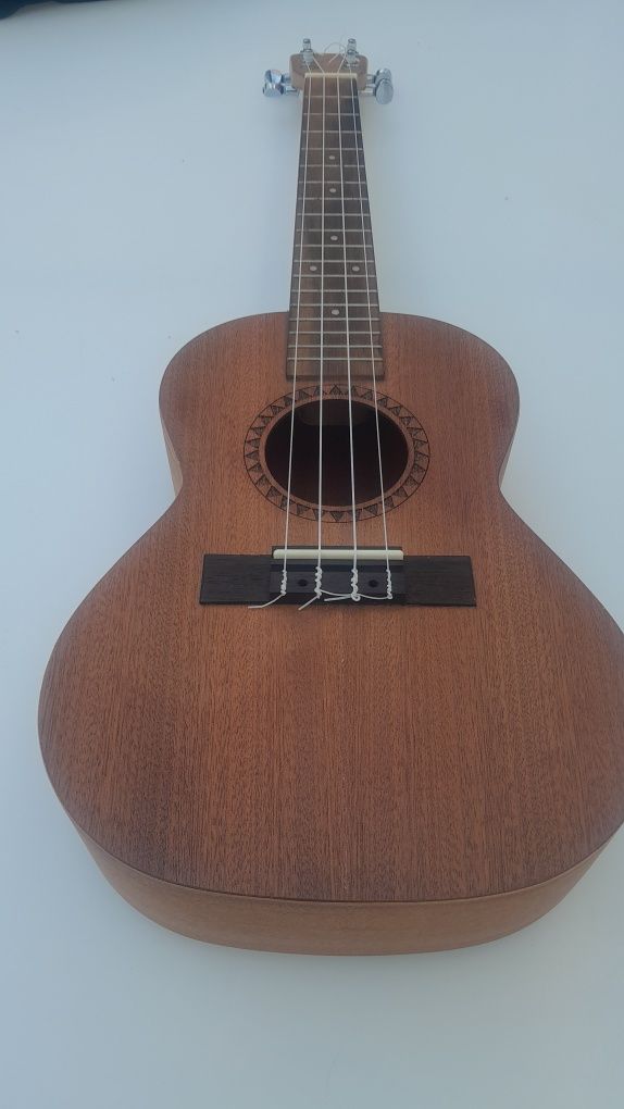 Ukulele soprano rigorosamente novo