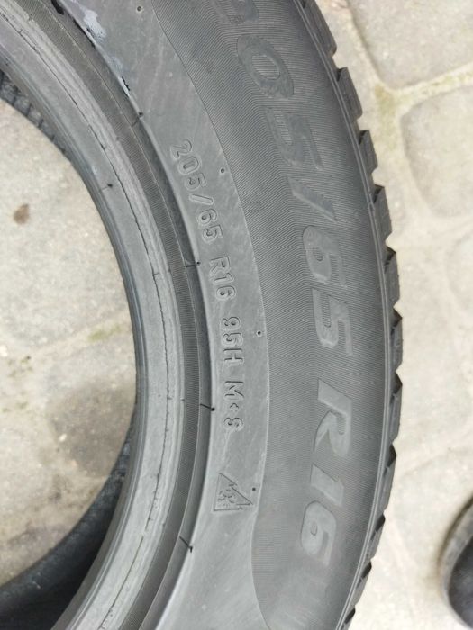 205.65.16 jedna opona Pirelli Sottozero 3