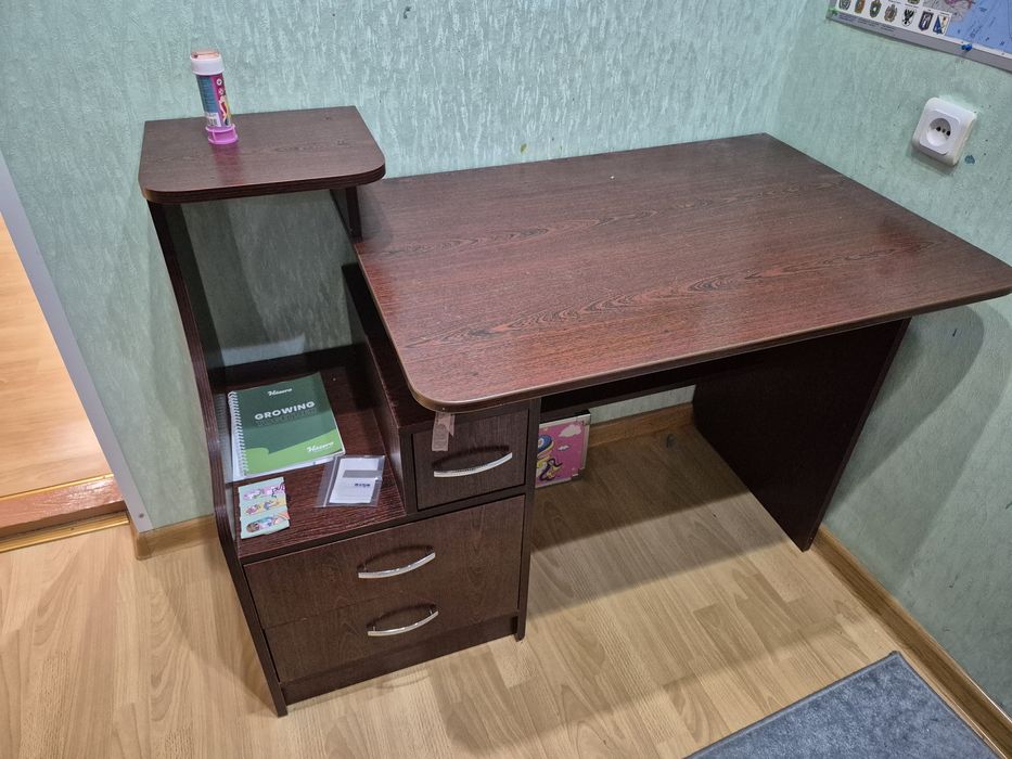 Стіл письмовий б/у