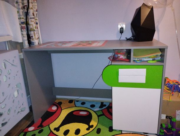 Biurko do pokoju dziecięcego