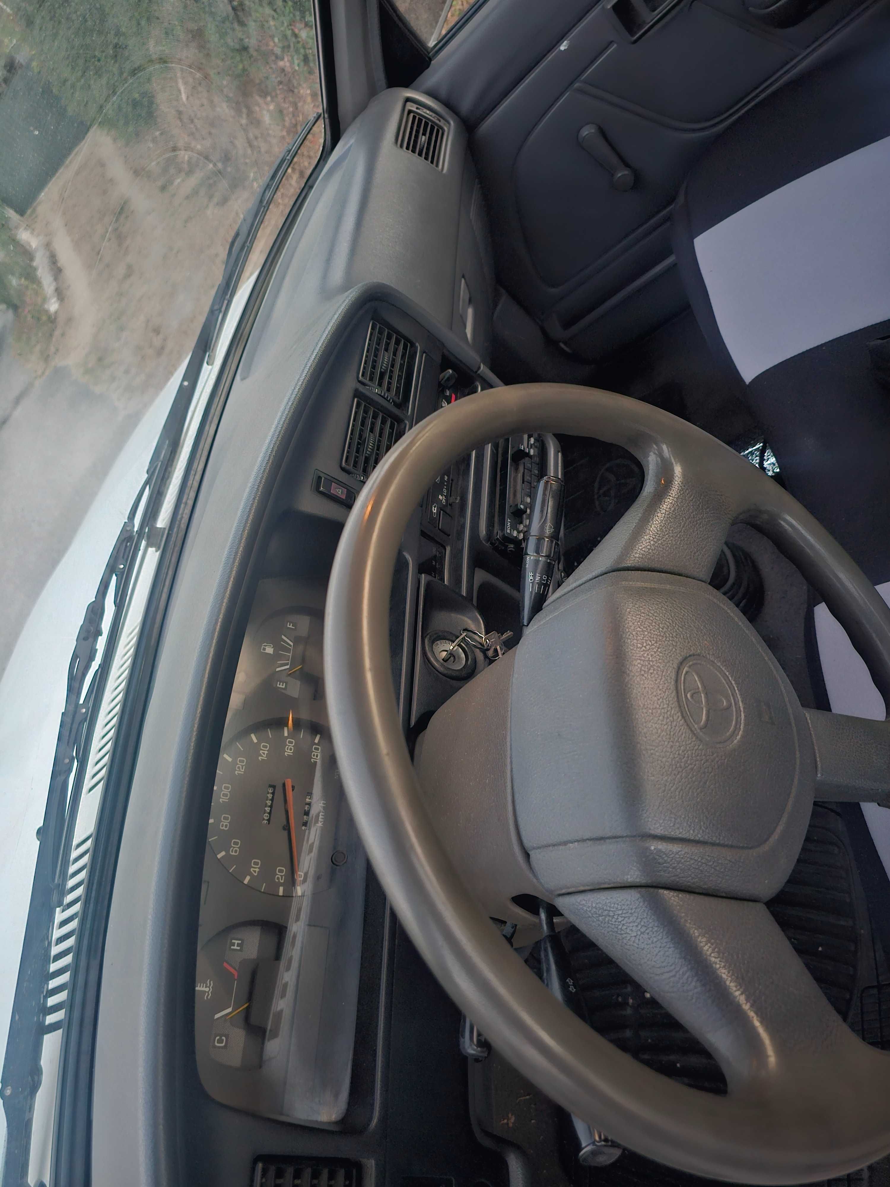 TOYOTA HILUX direção assistida