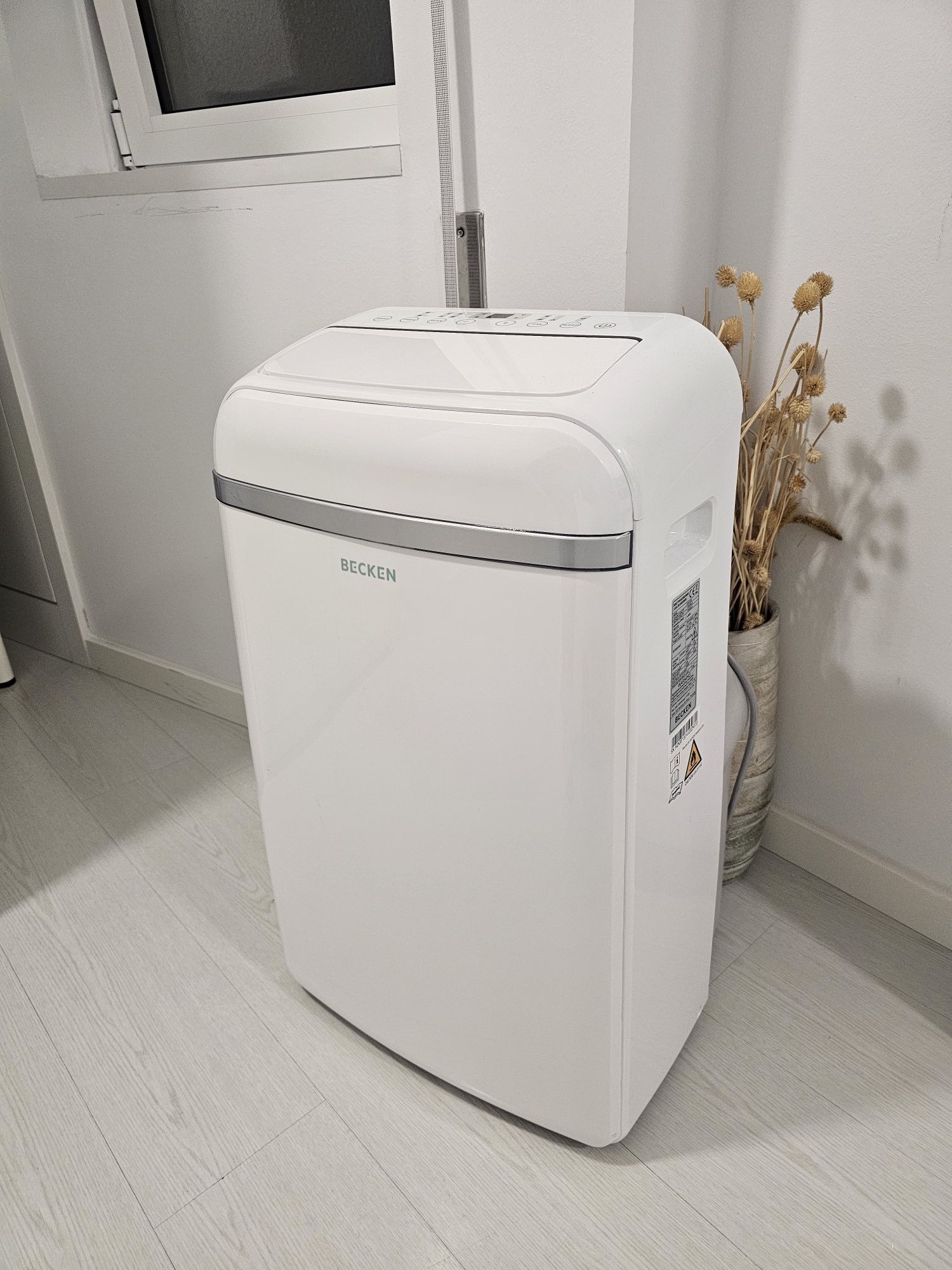 Ar Condicionado Portátil BECKEN BAC4255 (23 m² - 12000 BTU - Branco)