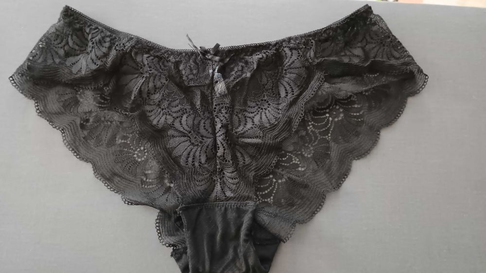 Koronkowe czarne majtki rozmiar M/L