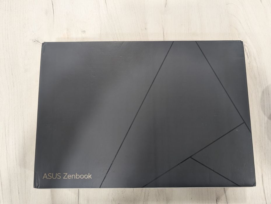 Portátil ASUS Zenbook - i7 1360P - OLED - 14" - Com garantia