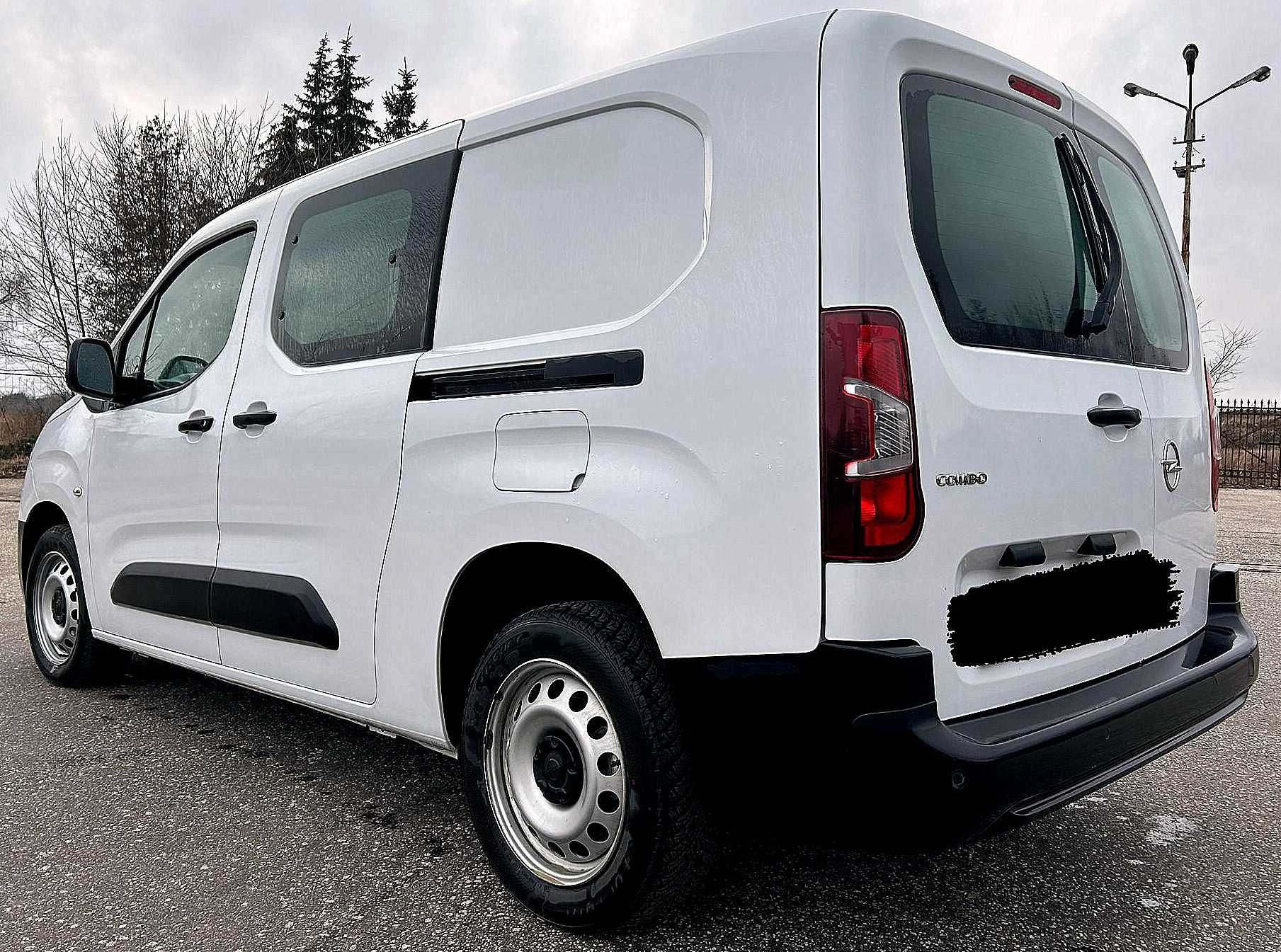 Wypożyczalnia Wynajem- OPEL COMBO Cargo załogowe XL