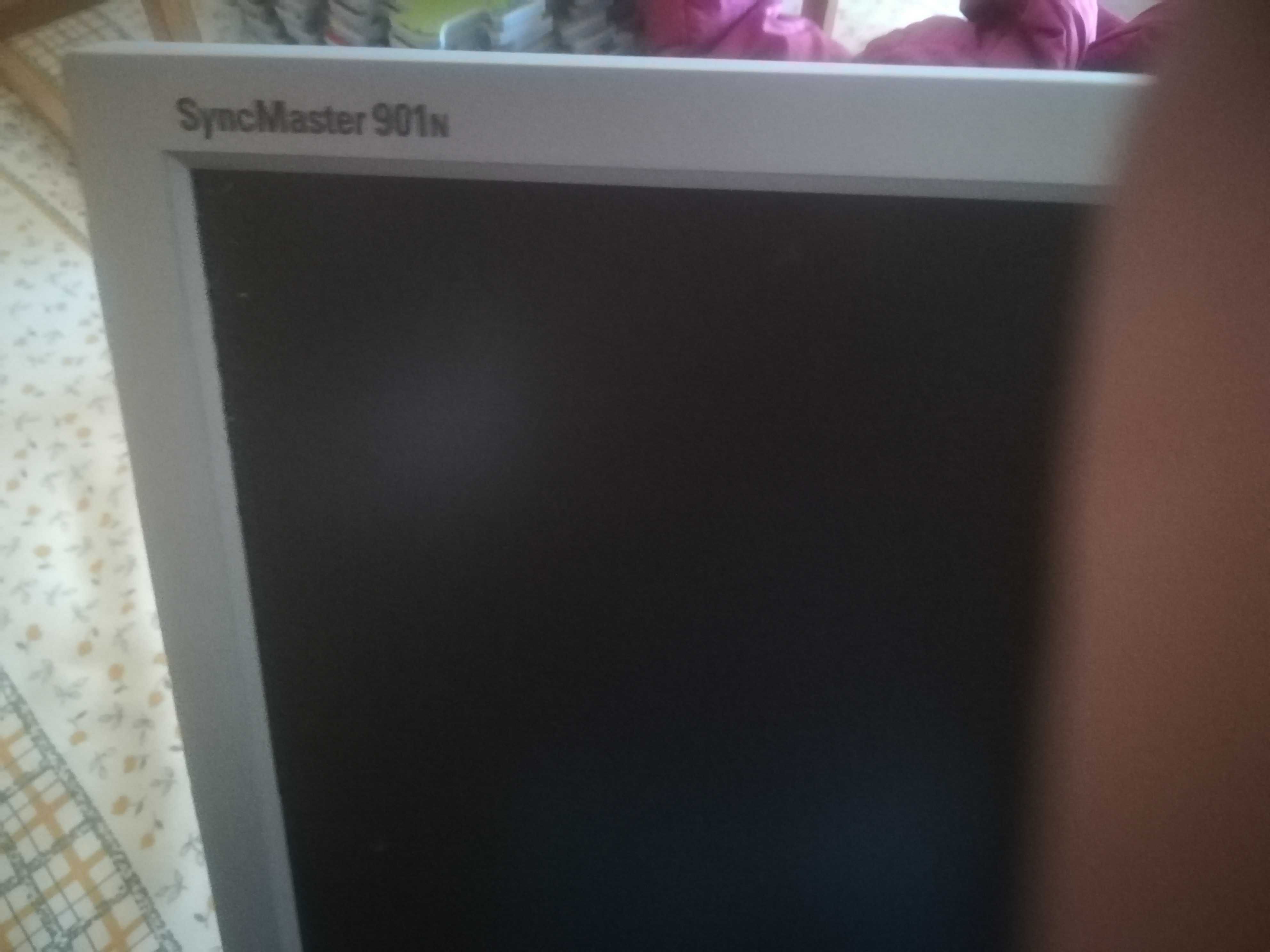 Monitor 19" Samsung SyncMaster 901N.