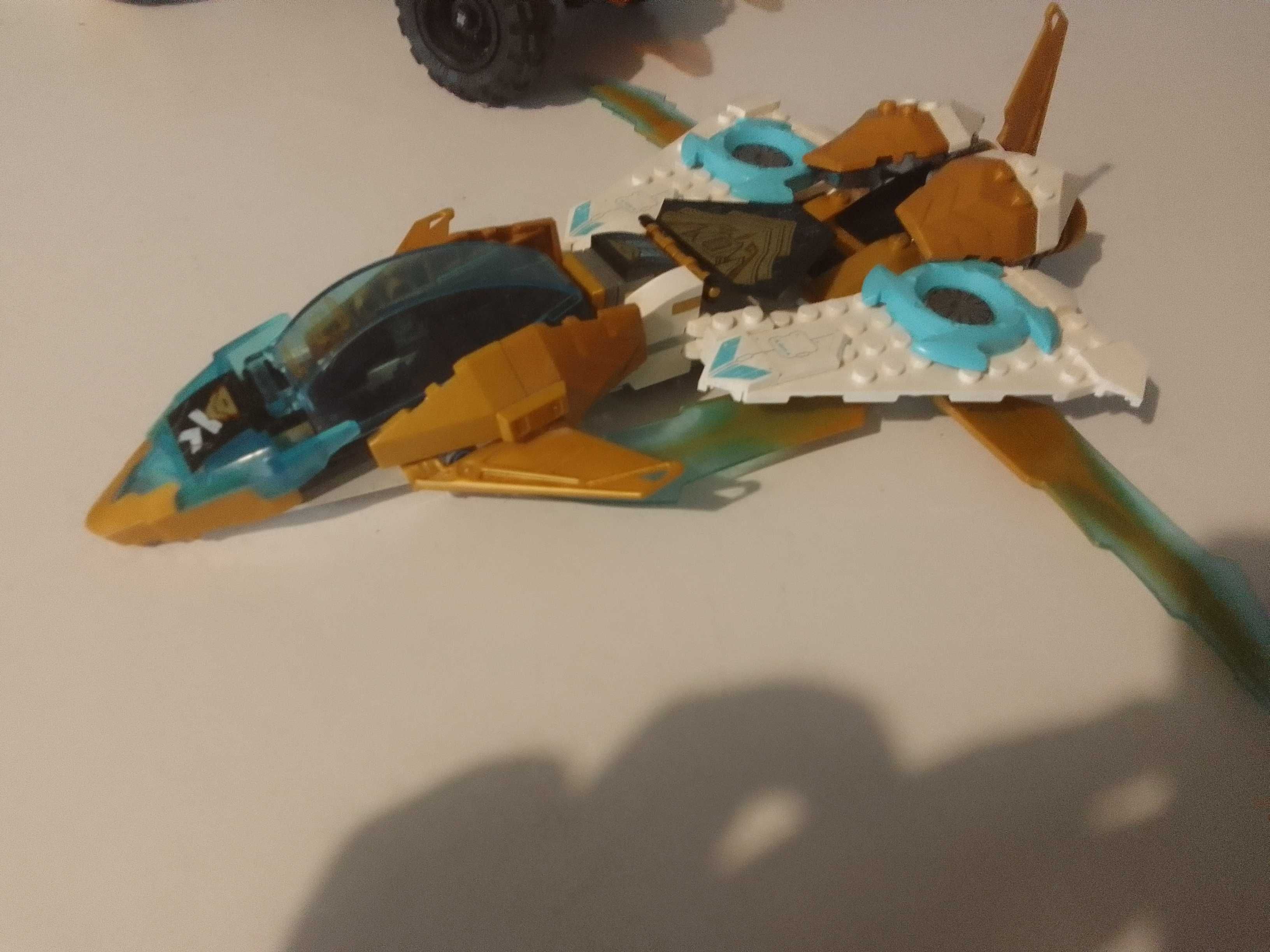 Lego ninjago złoty smoczy myśliwiec zanea
