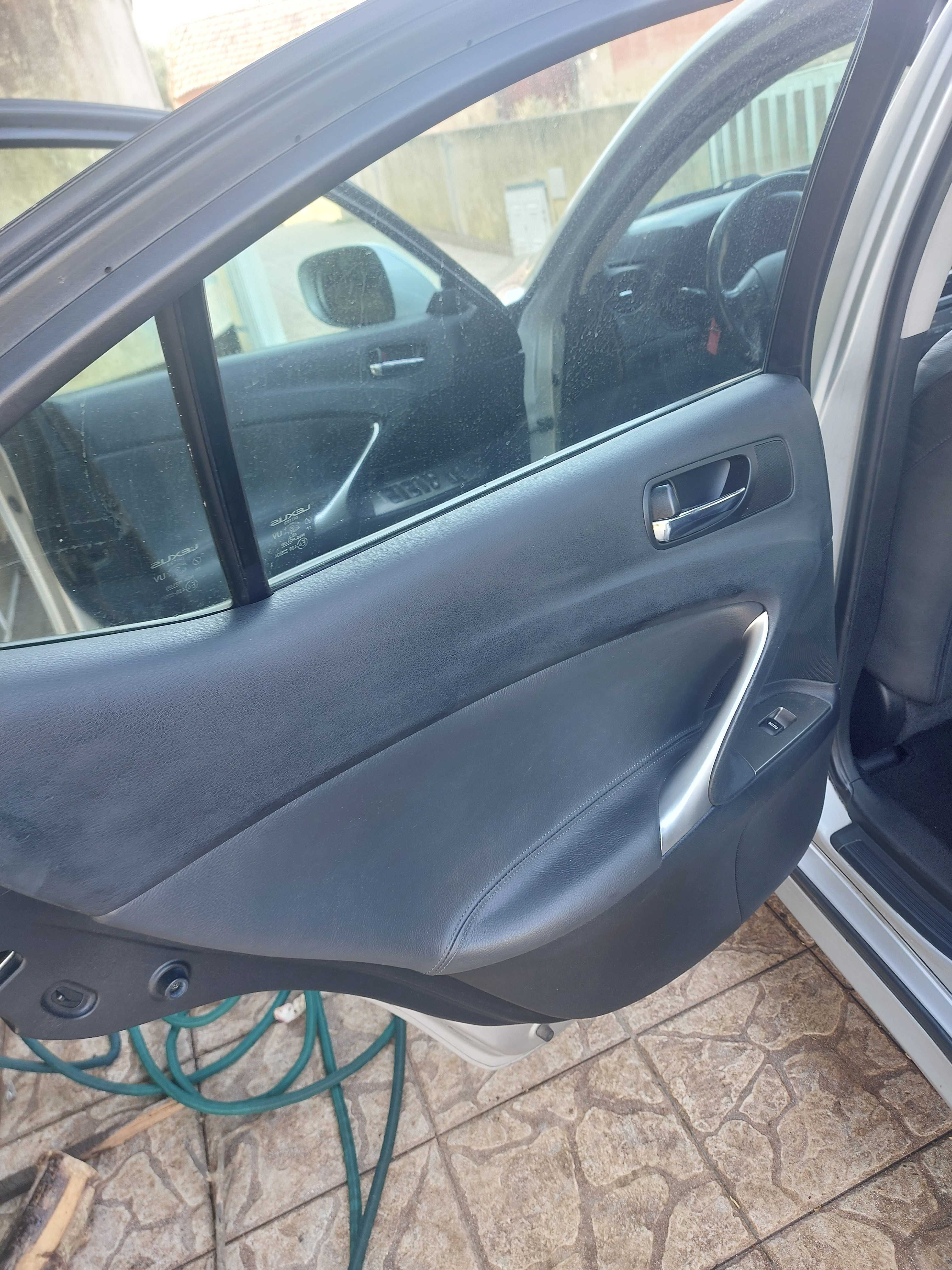 Carro lexus is 220d
