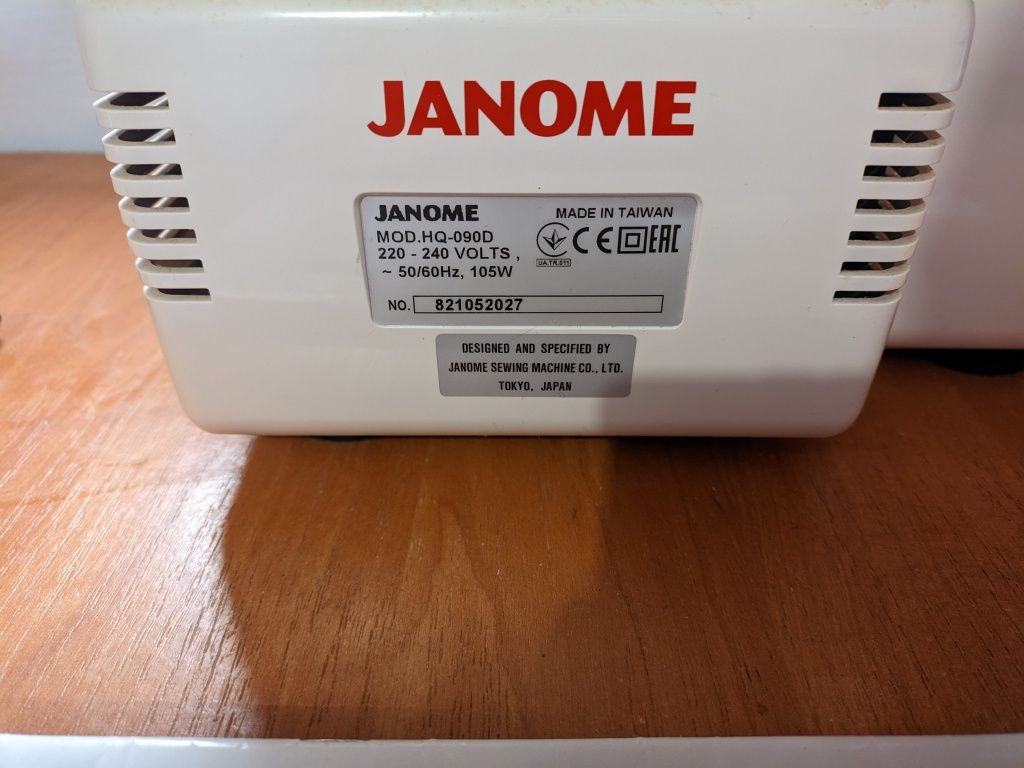 Janome HQ-90D оверлок + аксесуари