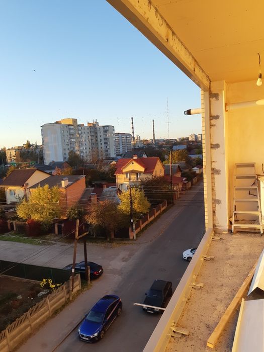 Балкони під металопластикові вікна або під декоративні перила.