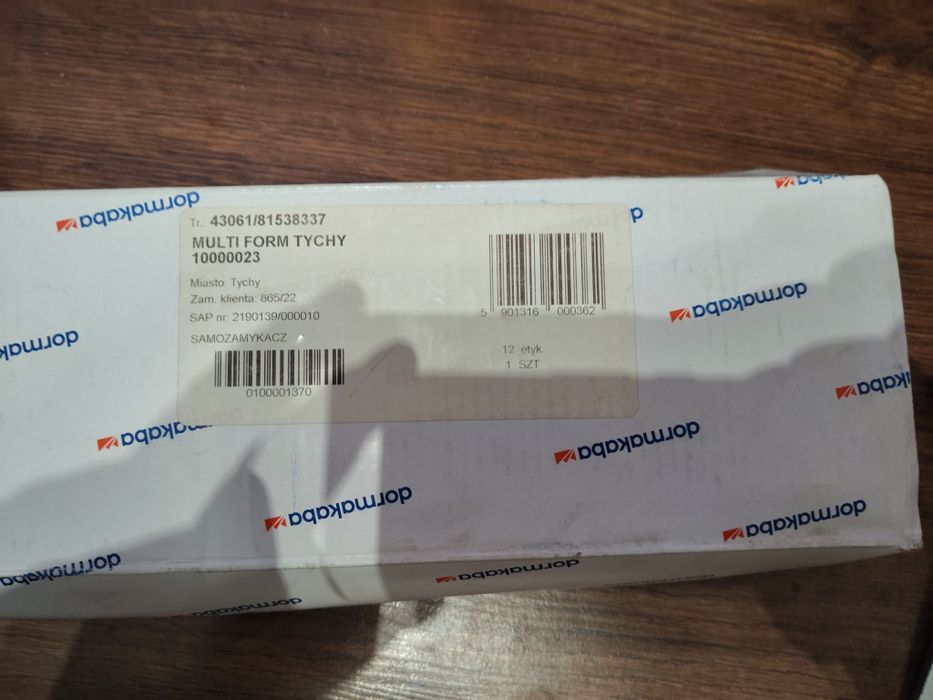 Samozamykacz Demakaba