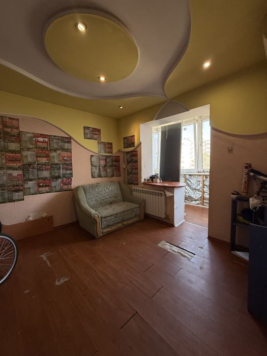 Продам 3 ком. 4 мкрн. Левый берег