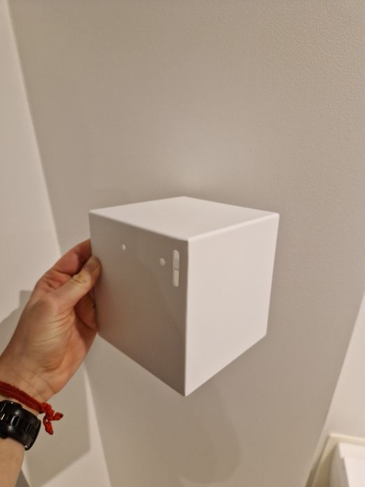 biały uchwyt na papier toaletowy TOi