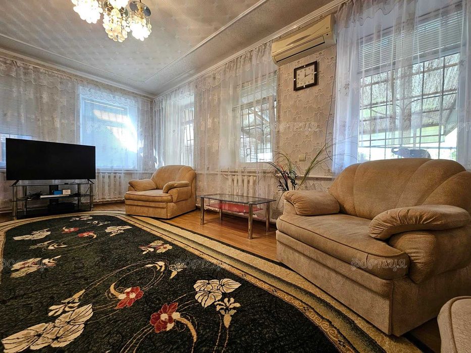 Продаж житлового будинку у Підгородному, поруч  школа