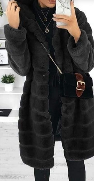 Damski płaszcz z miękkiego sztucznego futra z kapturem
