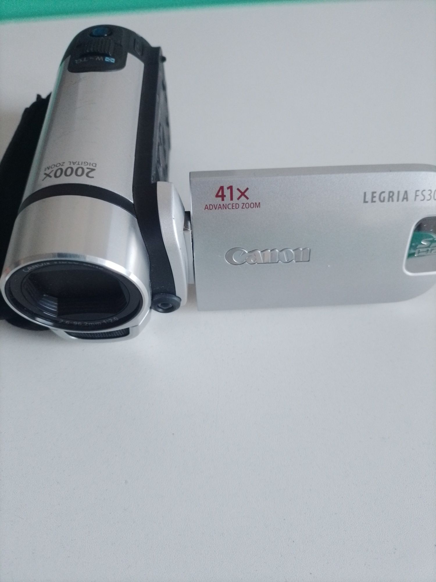 Продам відеокамеру Canon Legria F 5306