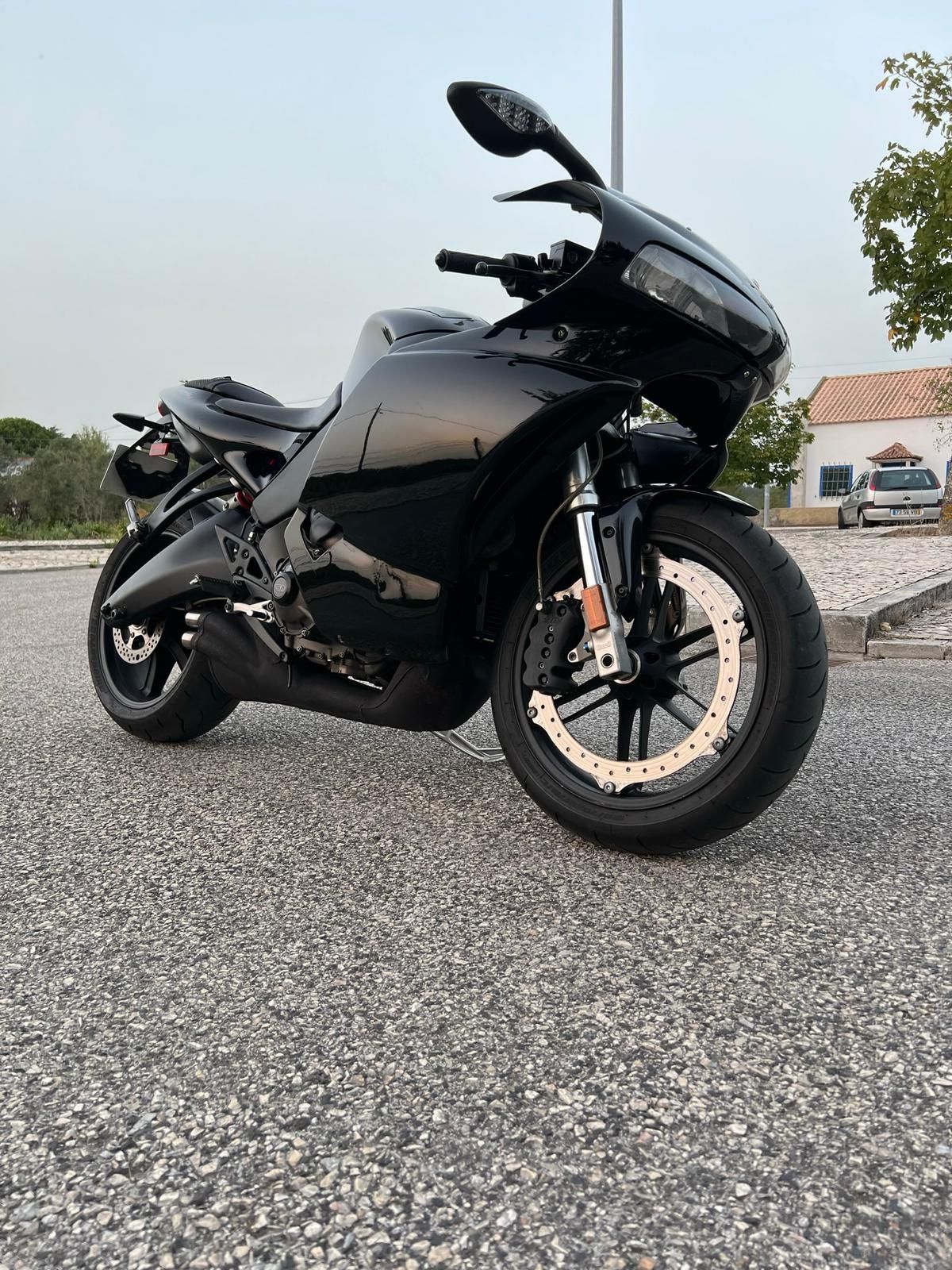 Buell M 1125 R motor em V