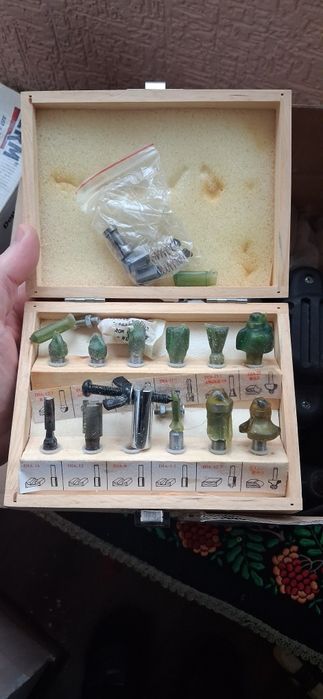 Ручной фрезер б / у полный комплект в коробке